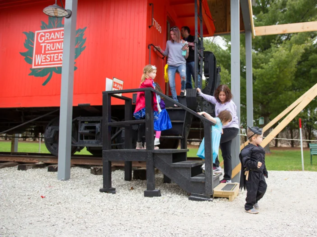 1886 grand trunk western wooden sided caboose