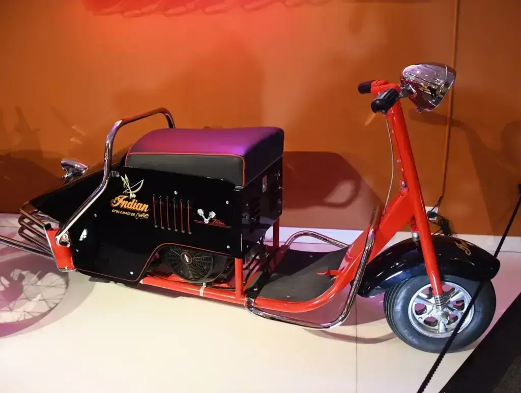 Vintage scooter with sidecar design