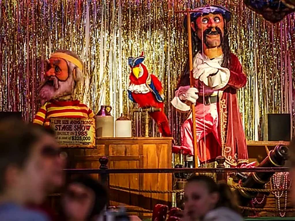 Colorful animatronic pirate stage show