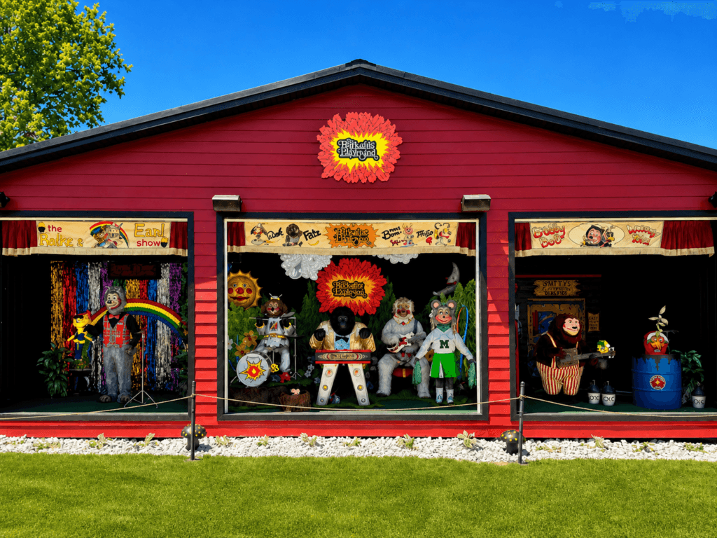 Rockafire Explosion animatronic Puppet band performing on stage